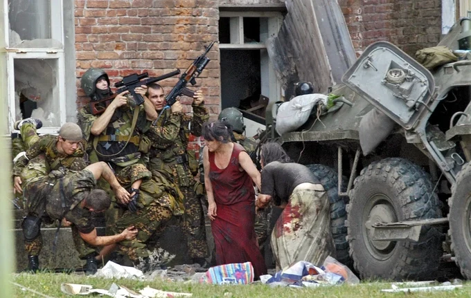 September 3, 2004. The assault on School No. 1 in Beslan. Photo: Yuri Tutov / "Kommersant"